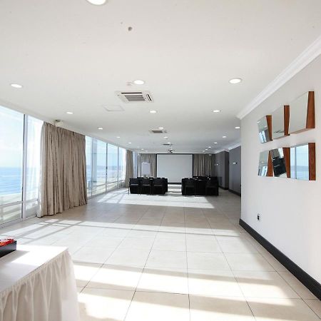 ブルー ウォーターズ ホテル ダーバン エクステリア 写真 The conference hall of the hotel