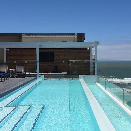 ブルー ウォーターズ ホテル ダーバン エクステリア 写真 Rooftop swimming pool