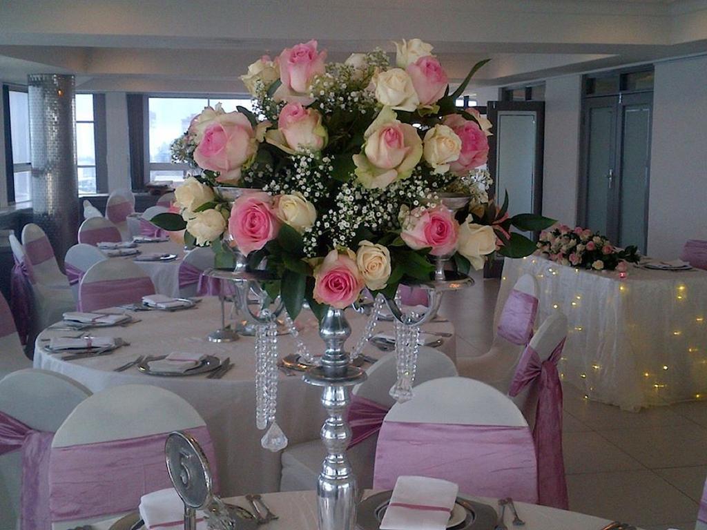 ブルー ウォーターズ ホテル ダーバン エクステリア 写真 A wedding reception at the Seaview Hotel, in 2009.