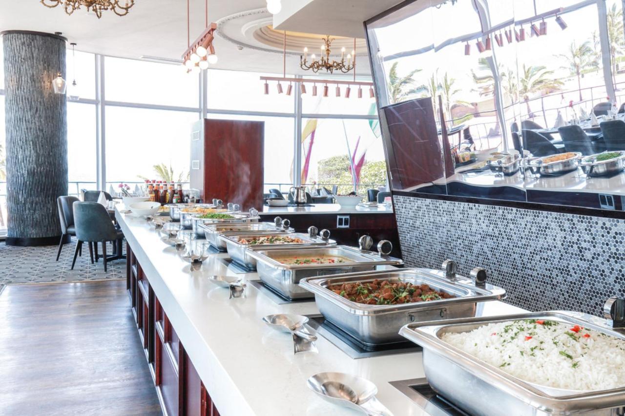 ブルー ウォーターズ ホテル ダーバン エクステリア 写真 Buffet at the hotel