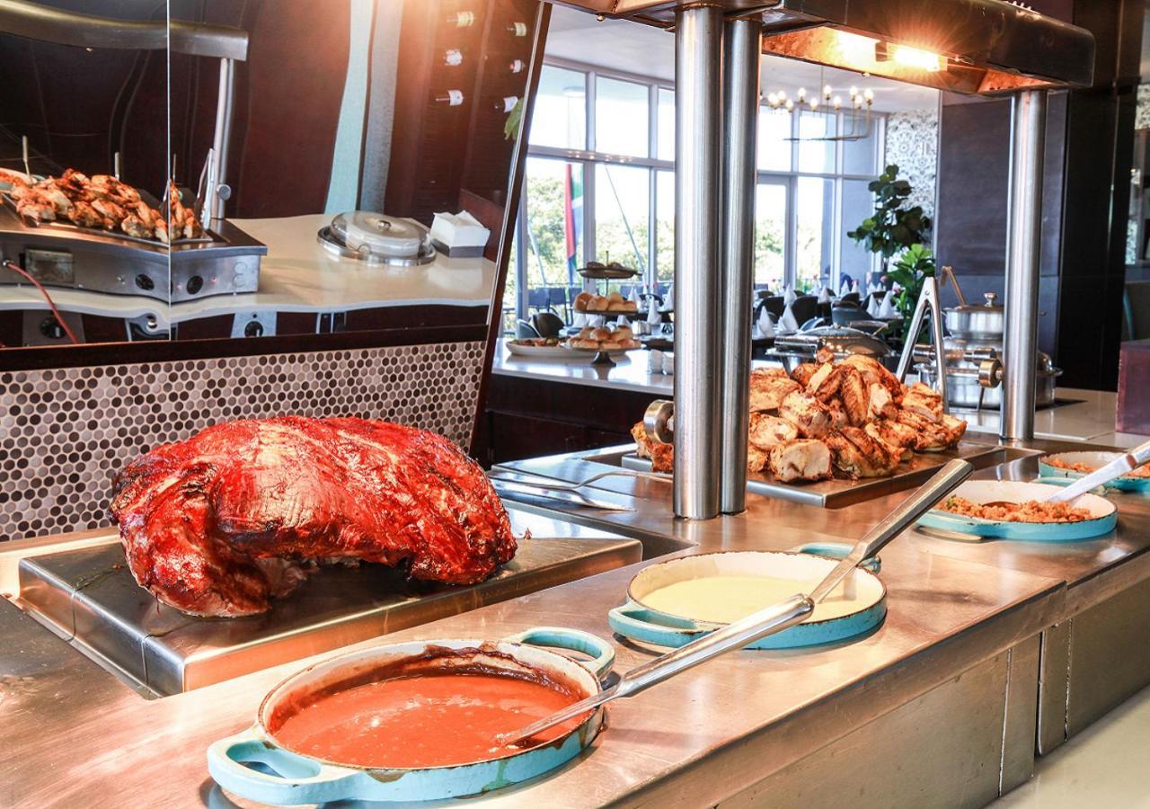 ブルー ウォーターズ ホテル ダーバン エクステリア 写真 Buffet at a luxury hotel