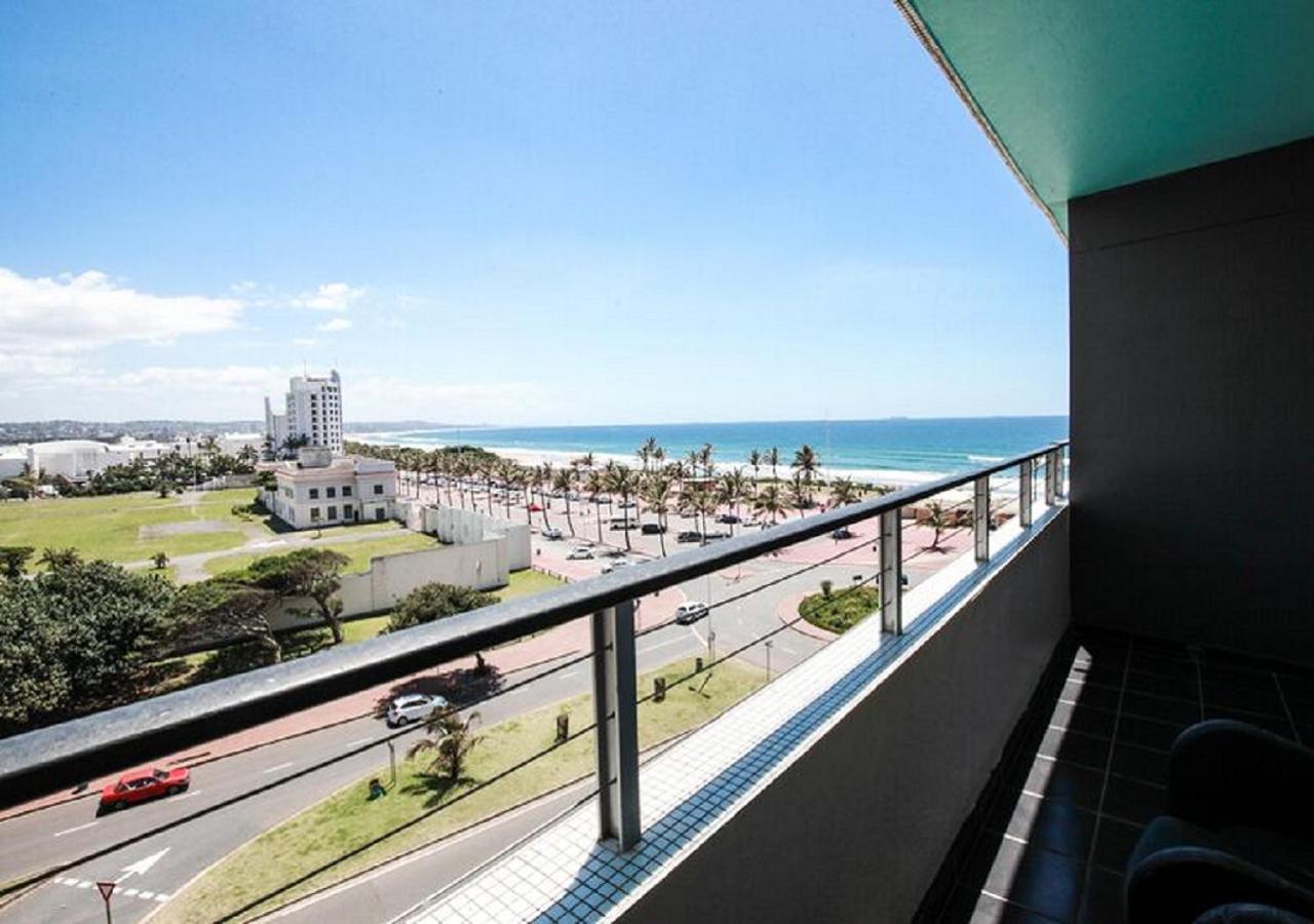 ブルー ウォーターズ ホテル ダーバン エクステリア 写真 The view from the balcony of a room at the Grand Hotel
